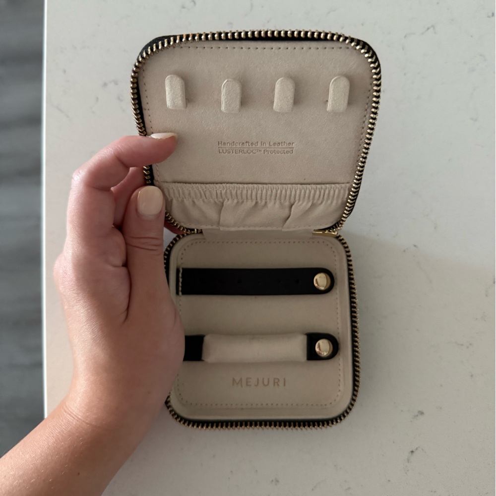 Mejuri Cream and Black Leather Jewelry Organizer